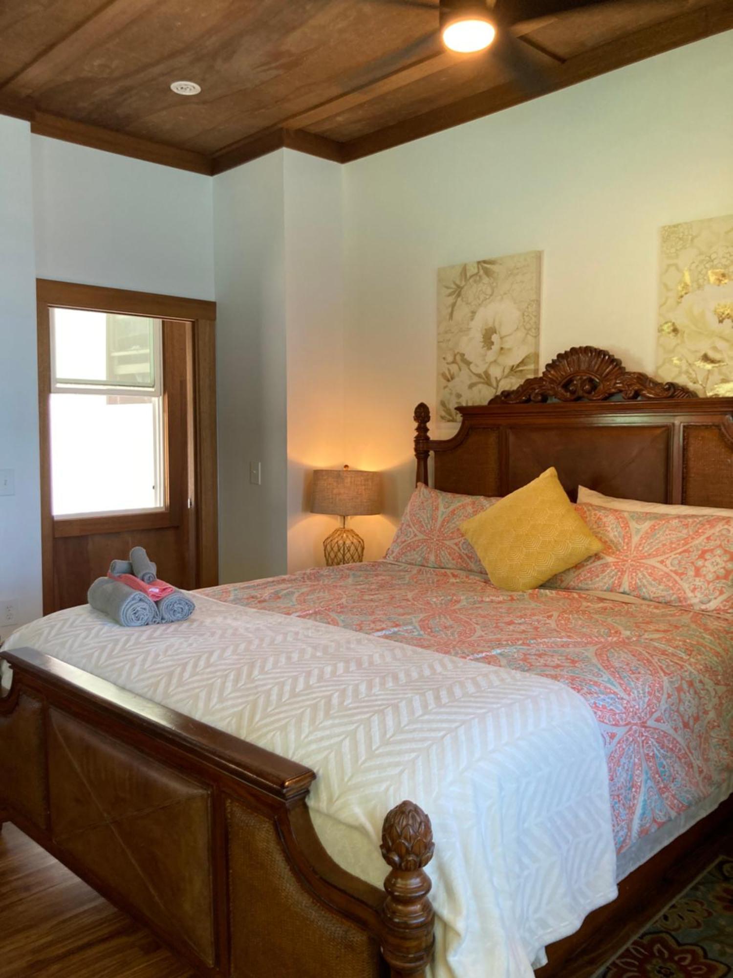 Hilo Bay Oceanfront Bed And Breakfast Esterno foto