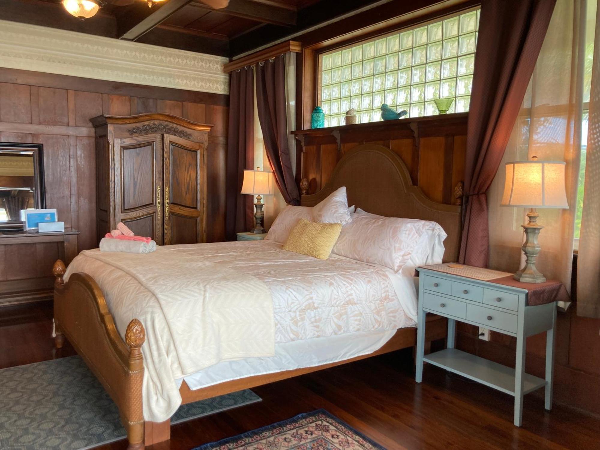 Hilo Bay Oceanfront Bed And Breakfast Esterno foto