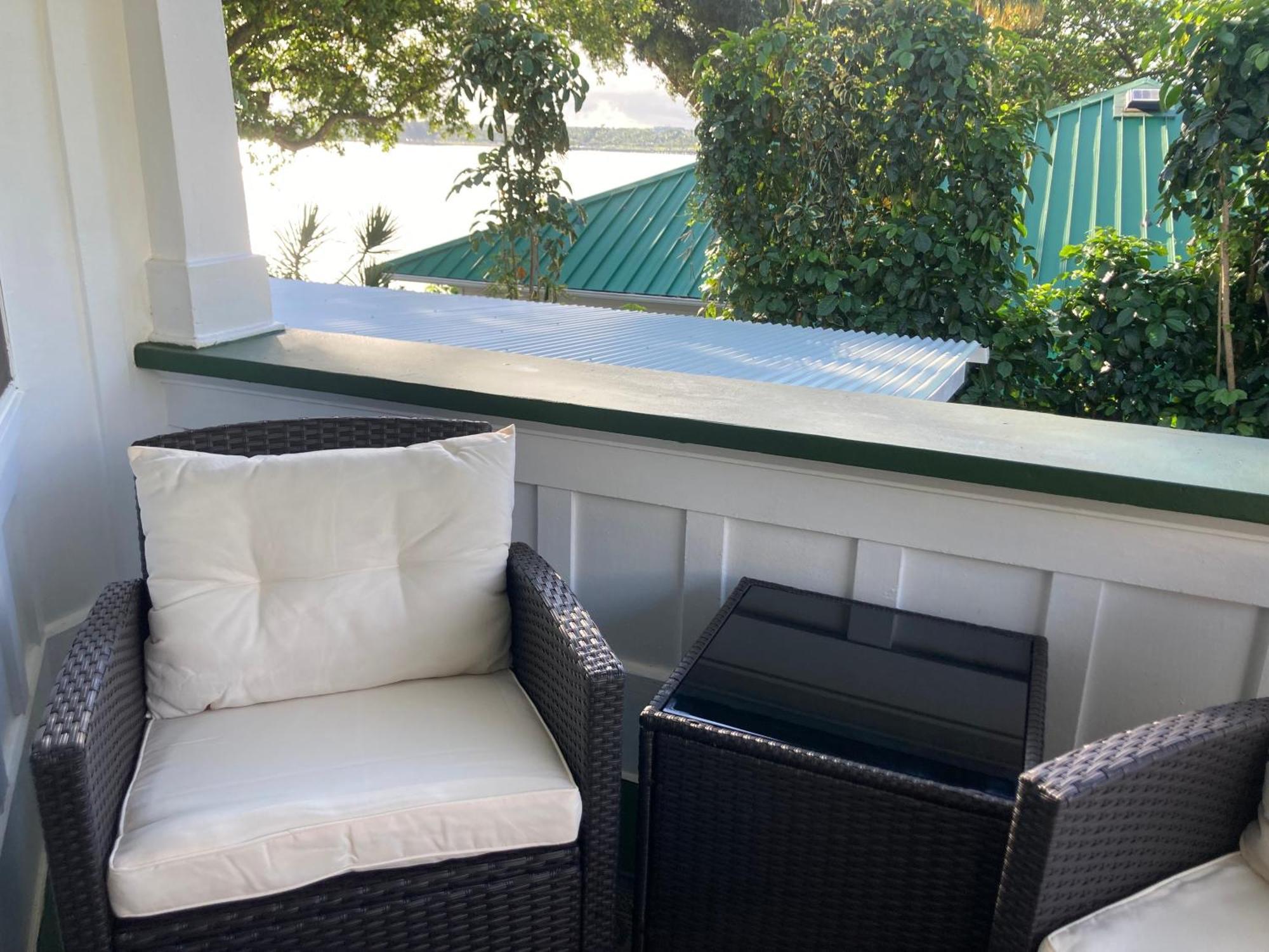 Hilo Bay Oceanfront Bed And Breakfast Esterno foto