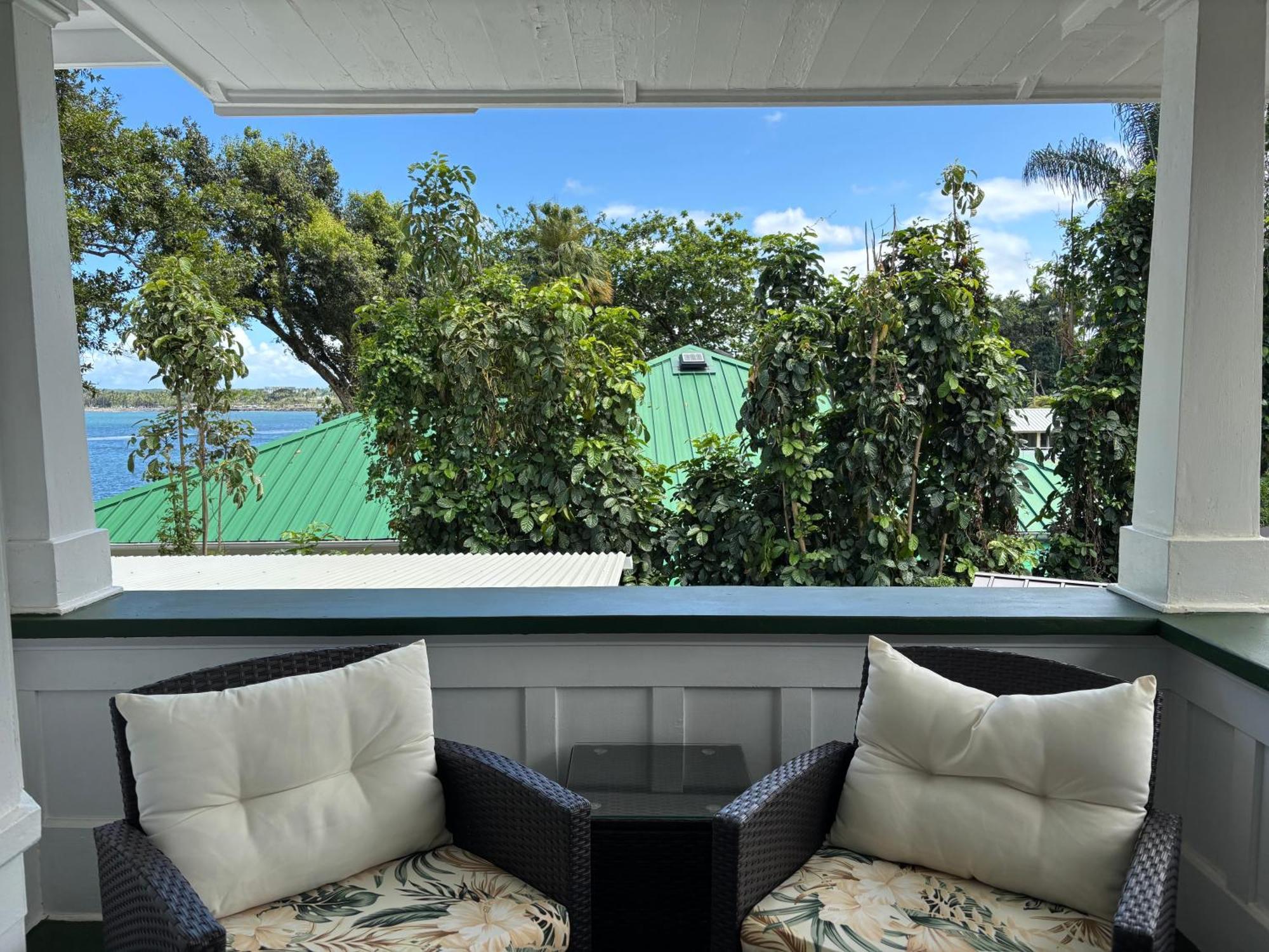 Hilo Bay Oceanfront Bed And Breakfast Esterno foto