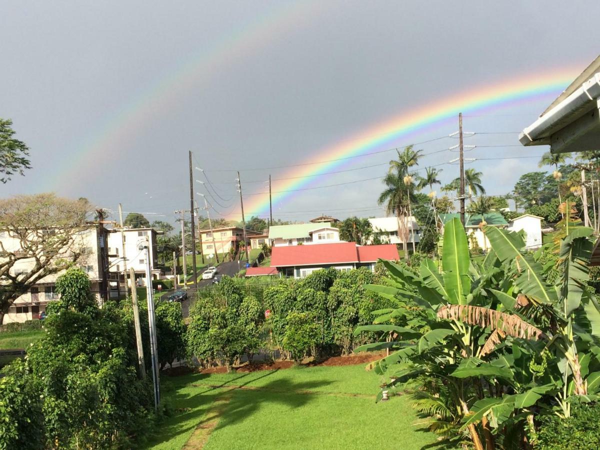 Hilo Bay Oceanfront Bed And Breakfast Esterno foto